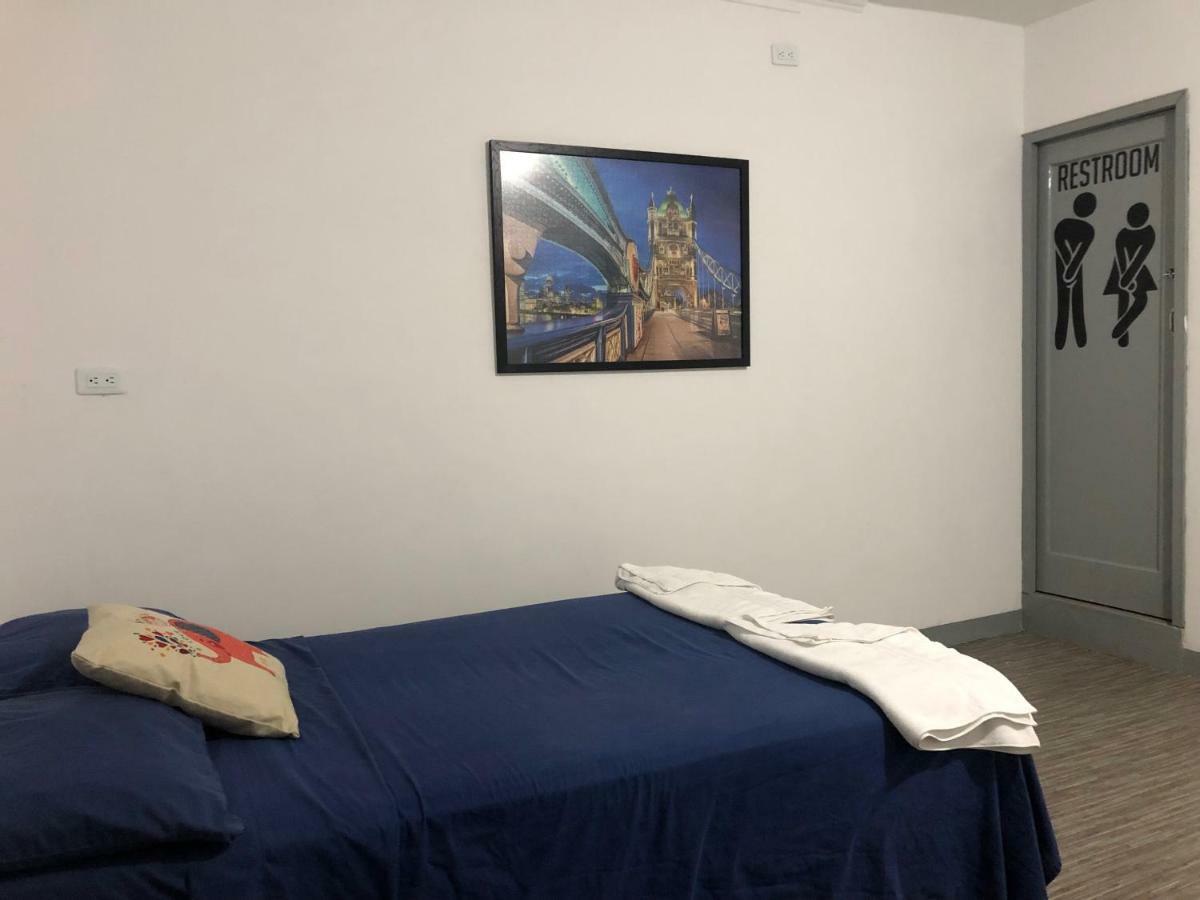Backpackers Inn Medellin Exterior photo